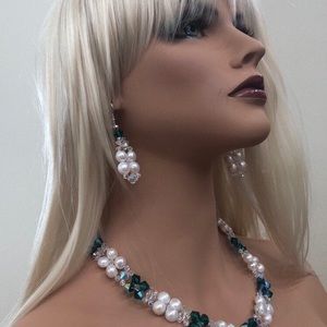 NWT Swarovski Pearl Crystal Necklace Set.
